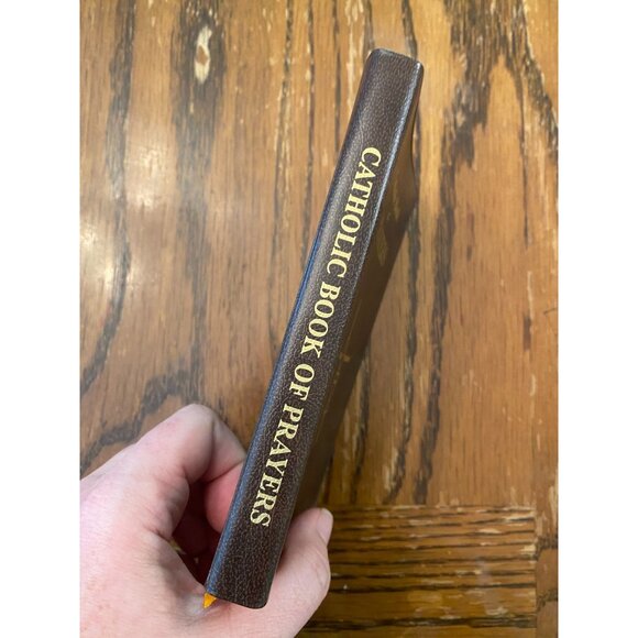 Catholic Book Of Prayers Leather Cover ISBN 089942-910-6 Pocket Size - Picture 2 of 8